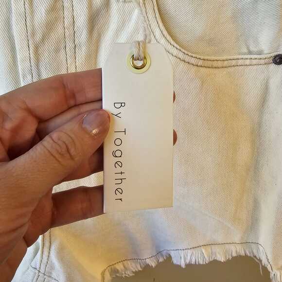 By Together Cream High Rise Denim Shorts Size L NWT - Picture 7 of 7